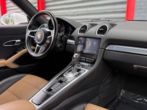 Used 2019 Porsche 718 Boxster RWD image 32