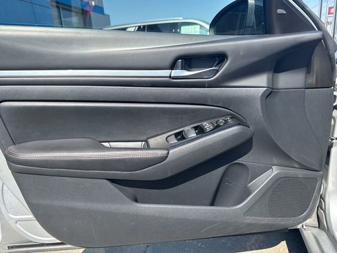 Used 2024 Nissan Altima 2.5 SR FWD image 16
