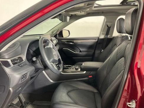 Used 2024 Toyota Highlander Platinum AWD/4WD image 27