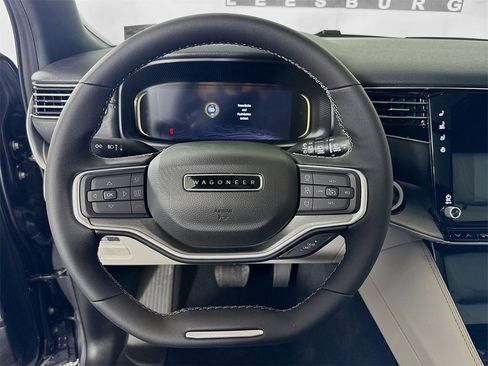 Used 2025 Jeep Wagoneer 4WD w/ Premium Group I image 23