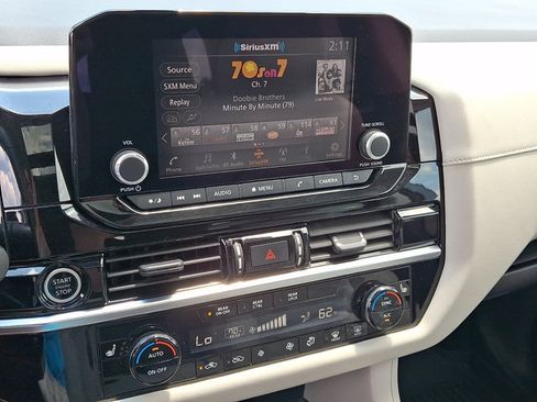 Used 2023 Nissan Pathfinder SV w/ SV Premium Package AWD/4WD image 18