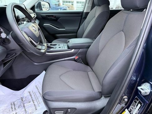Used 2022 Toyota Highlander L image 17