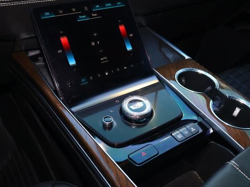 Used 2025 Cadillac Escalade ESV Sport Platinum image 33