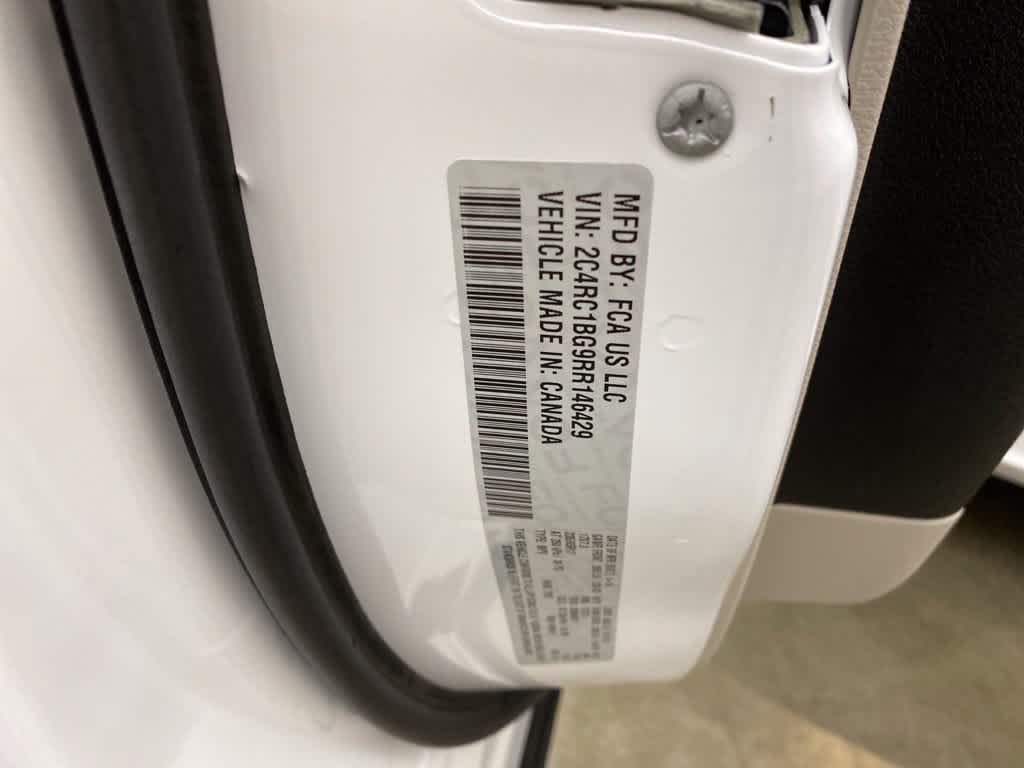 Used 2024 Chrysler Pacifica Touring-L FWD image 30