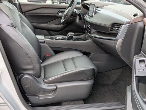 Used 2023 Nissan Rogue SV w/ SV Premium B Package image 22