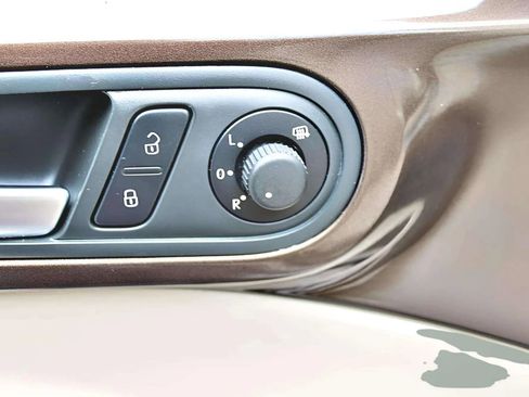 Used 2013 Volkswagen Beetle 2.5 image 12