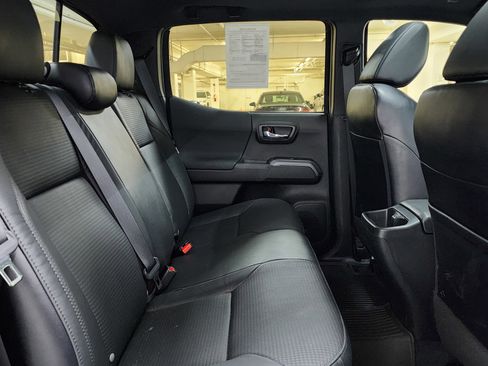 Used 2022 Toyota Tacoma TRD Off-Road w/ TRD Premium Off Road Package image 19