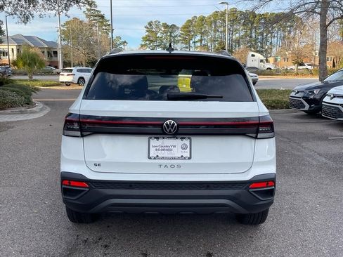 New 2026 Volkswagen Taos SE FWD image 24