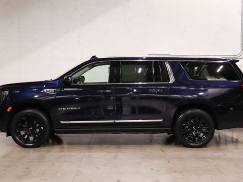 Used 2021 GMC Yukon XL Denali w/ Denali Ultimate Package image 2