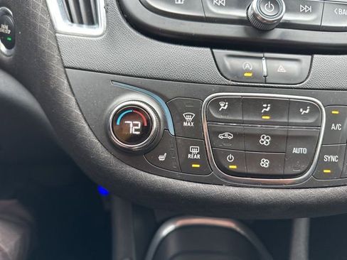 Used 2021 Chevrolet Malibu LT image 11