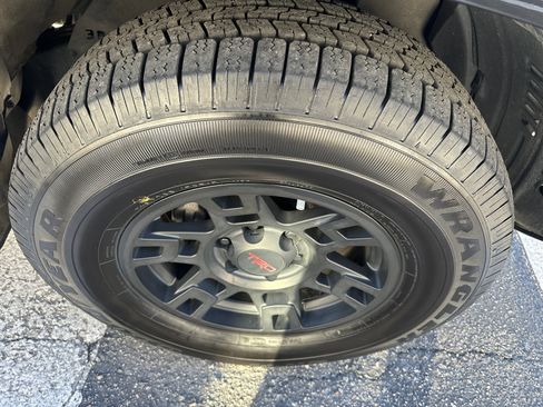 Used 2021 Toyota 4Runner TRD Off-Road Premium image 6