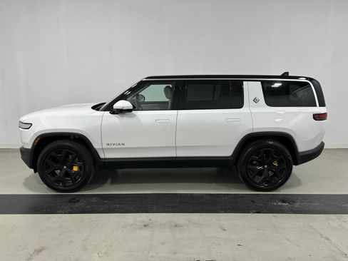 Used 2024 Rivian R1S Adventure AWD/4WD image 2