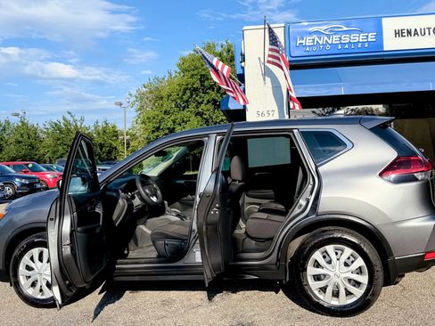 Used 2020 Nissan Rogue S FWD image 12