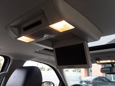 Used 2013 Chevrolet Avalanche LTZ image 27