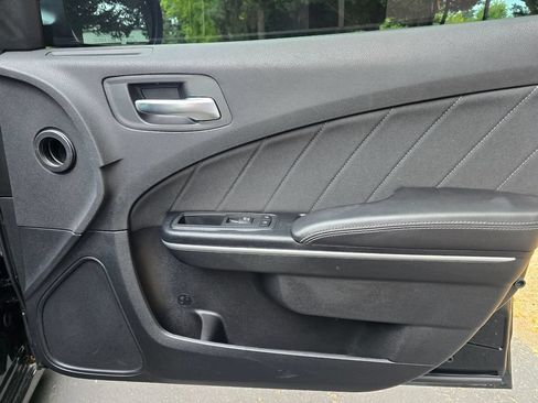 Used 2019 Dodge Charger SXT RWD image 18