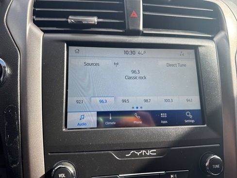 Used 2020 Ford Fusion SE image 24