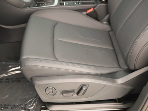 New 2025 Audi Q3 2.0T Premium image 25