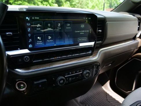 Used 2024 Chevrolet Silverado 2500 LT w/ Safety Package AWD/4WD image 9