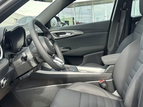 New 2025 Alfa Romeo Tonale w/ Premium Package image 8