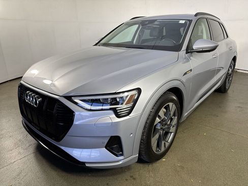 Used 2021 Audi e-tron Premium w/ Convenience Plus Package image 25