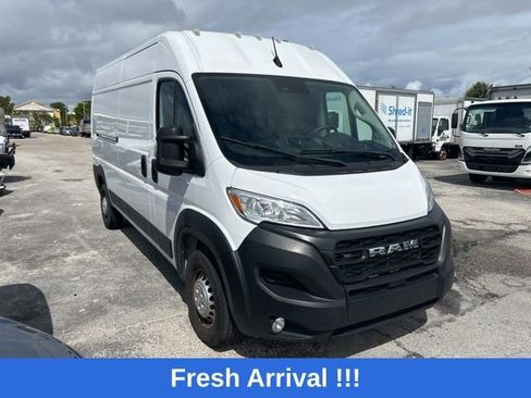 Used 2024 RAM ProMaster 2500 w/ Convenience Group image 11