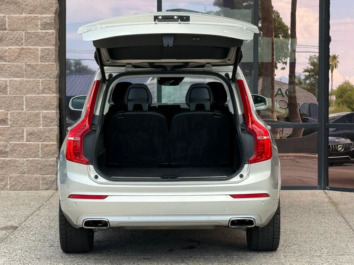 Used 2016 Volvo XC90 T6 Momentum w/ Momentum Plus Package AWD/4WD image 30