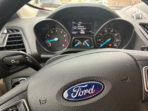 Used 2017 Ford Escape SE w/ Equipment Group 201A FWD image 5