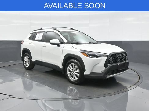 Used 2024 Toyota Corolla Cross LE FWD image 1