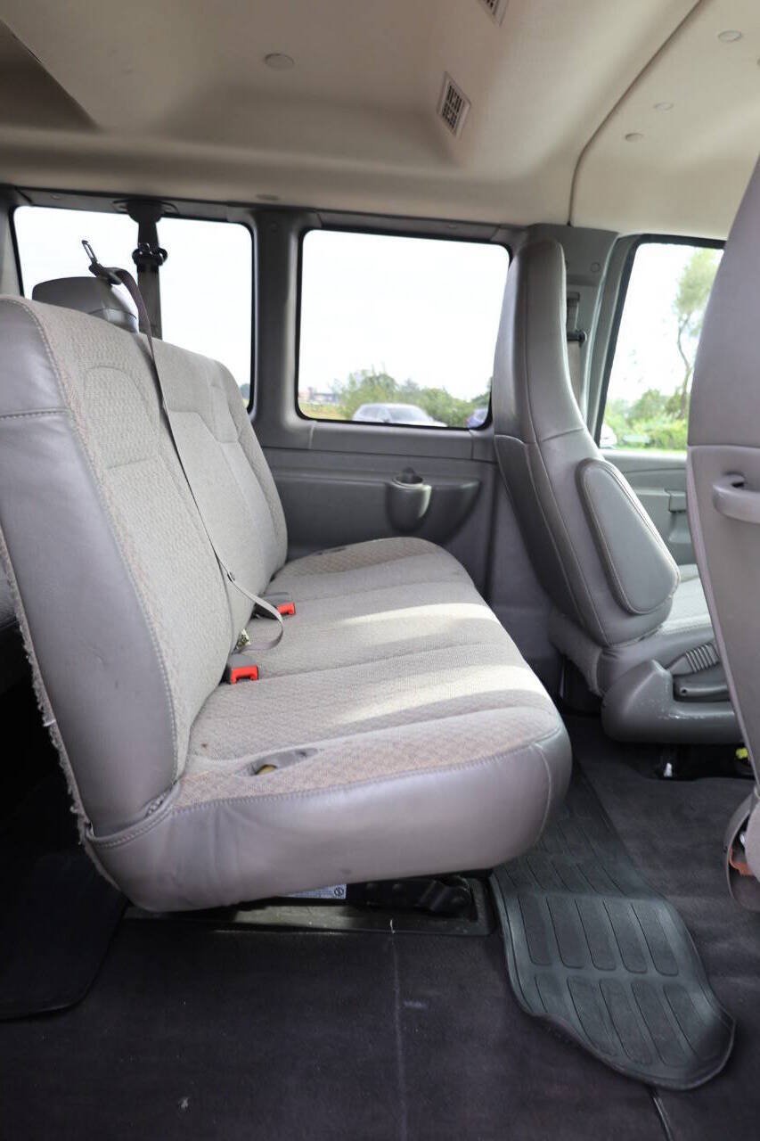 Used 2019 Chevrolet Express 3500 LT w/ LT Preferred Equipment Group RWD image 16