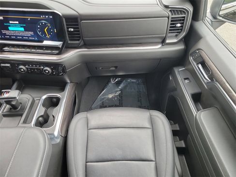 Used 2024 Chevrolet Silverado 1500 LTZ image 17