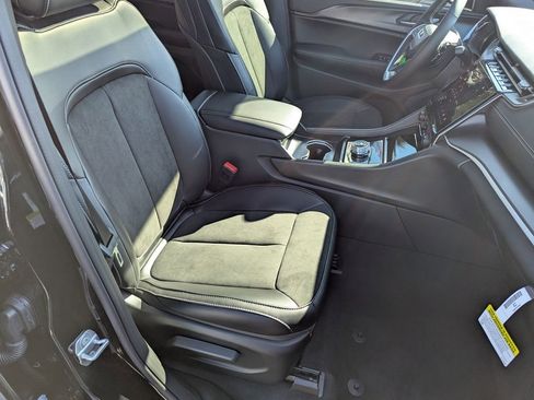 New 2025 Jeep Grand Cherokee L Altitude image 41