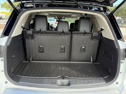 Used 2025 Nissan Pathfinder Platinum image 16