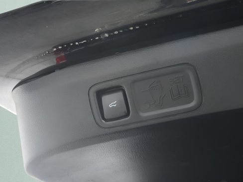 Used 2021 Ford Expedition XLT AWD/4WD image 32