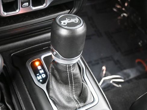 Used 2018 Jeep Wrangler Unlimited Sahara AWD/4WD image 22