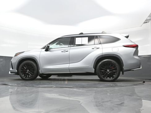 Used 2023 Toyota Highlander XSE AWD/4WD image 29