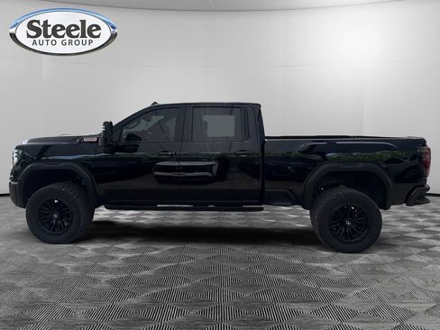 Used 2025 GMC Sierra 2500 AT4X AWD/4WD image 2