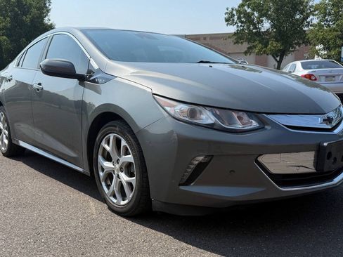 Used 2017 Chevrolet Volt Premier w/ Driver Confidence II Package FWD image 3