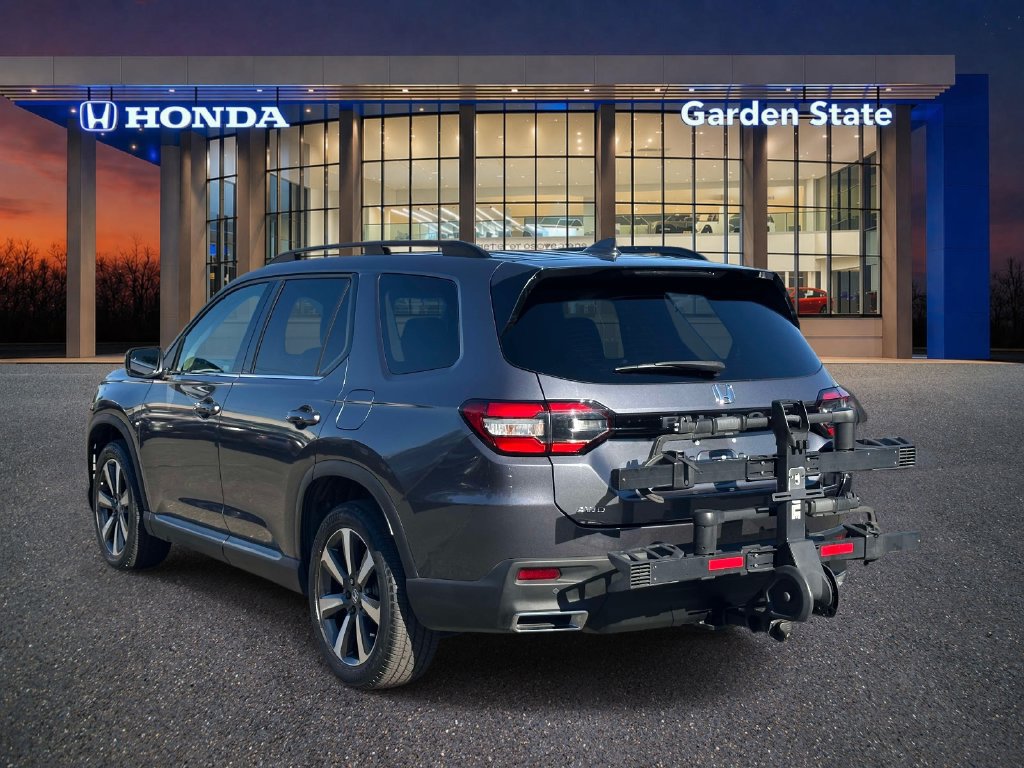 Used 2024 Honda Pilot Touring image 3