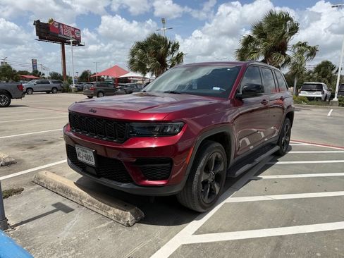 Used 2023 Jeep Grand Cherokee Altitude RWD image 1