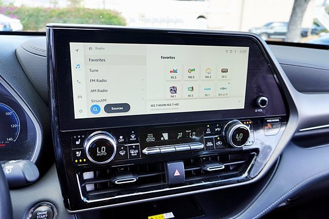 Used 2023 Toyota Highlander Limited FWD image 38