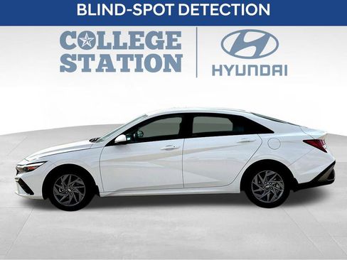 Used 2025 Hyundai Elantra Blue image 7