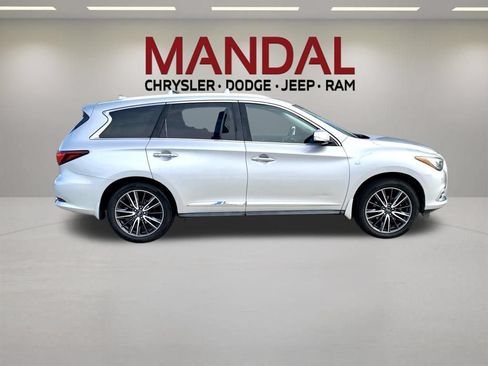 Used 2016 INFINITI QX60 FWD w/ Deluxe Technology Package image 4