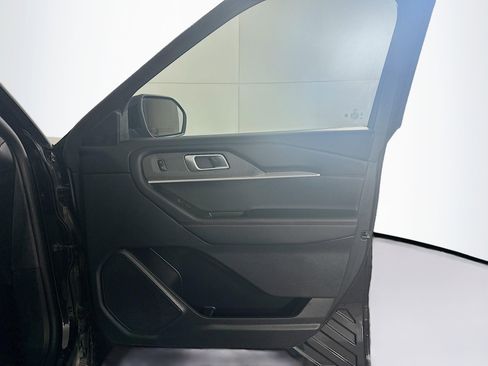 Used 2025 Ford Explorer ST-Line w/ ST-Line Street Pack image 34