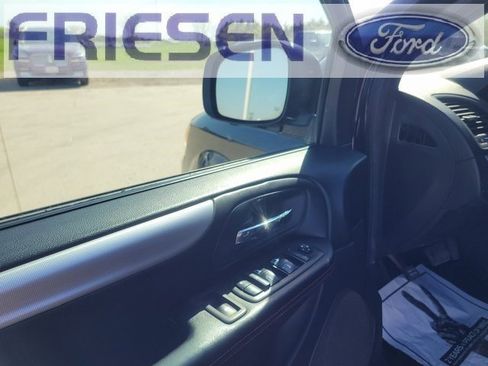 Used 2011 Dodge Grand Caravan R/T w/ Driver Convenience Group image 12