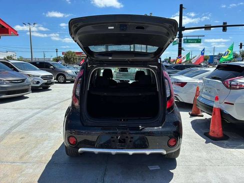 Used 2018 Kia Soul + image 10