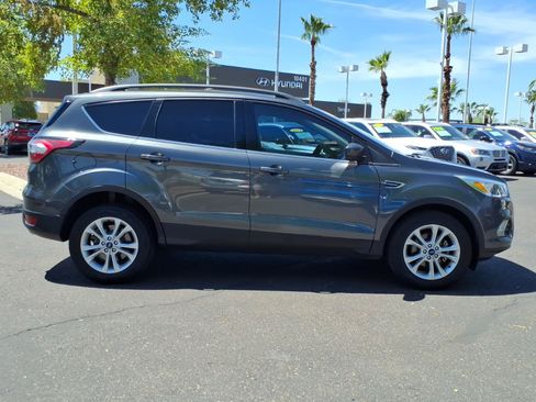 Used 2018 Ford Escape SE w/ SE Sync 3 Package FWD image 6