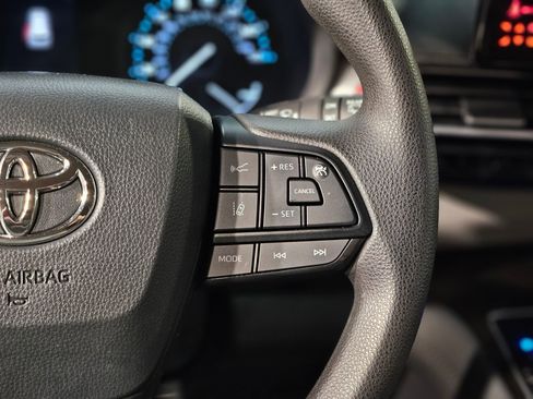 Used 2024 Toyota Sienna LE image 28