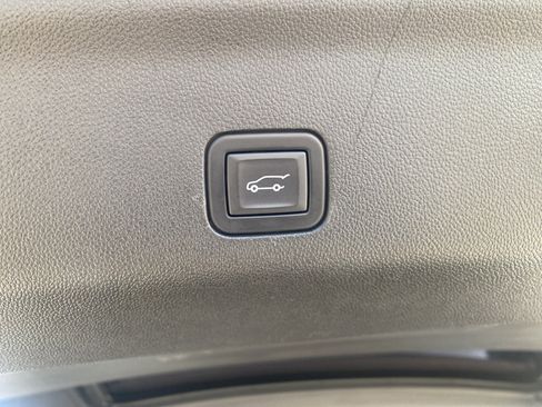 Used 2023 Cadillac Escalade ESV Sport Platinum AWD/4WD image 19