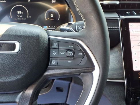 Certified 2023 Jeep Grand Cherokee Limited w/ Black Appearance Package AWD/4WD image 13