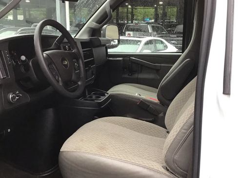 Used 2024 Chevrolet Express 3500 LT w/ LT Preferred Equipment Group RWD image 5